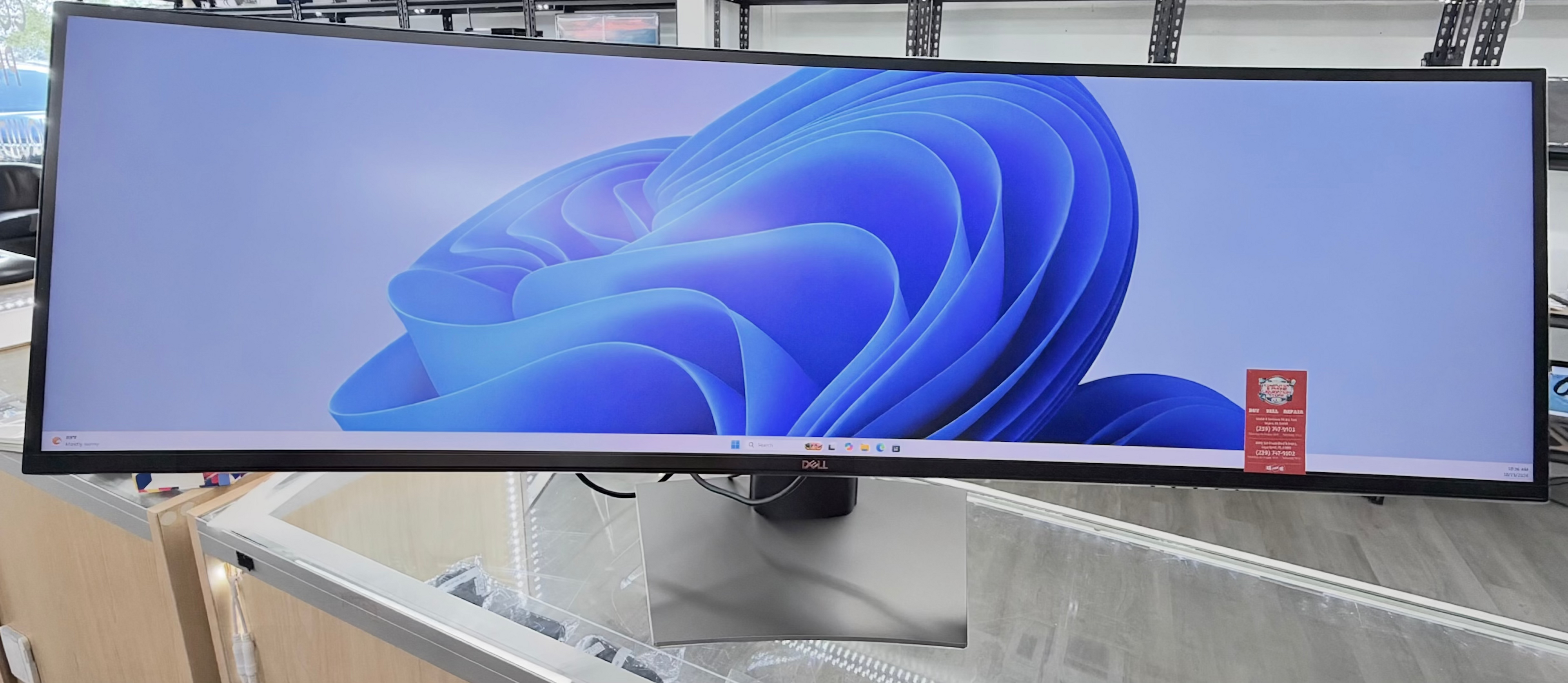 Dell Gaming Monitor 49” UltraSharp Curve.
